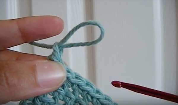 creating the end loop for tying off crochet